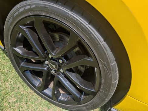 Used 2018 Ford Mustang GT Premium w/ Equipment Group 401A RWD image 32