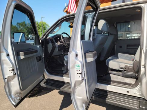Used 2012 Ford F250 XL w/ Snow Plow Prep Pkg AWD/4WD image 7