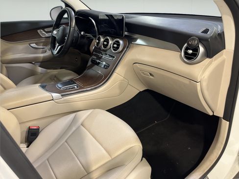 Used 2022 Mercedes-Benz GLC 300 4MATIC image 17