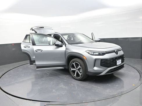New 2026 Volkswagen Tiguan SE AWD/4WD image 29