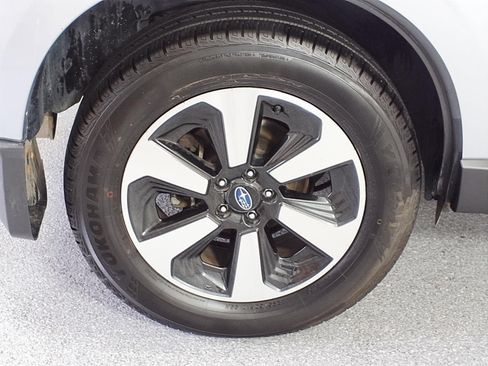Used 2017 Subaru Forester 2.5i w/ Alloy Wheel Package AWD/4WD image 6
