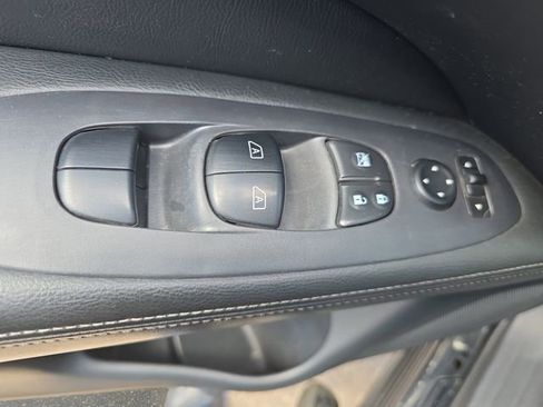 Used 2018 Nissan Pathfinder SV AWD/4WD image 29