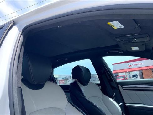 Used 2018 Genesis G80 3.3T Sport RWD image 30