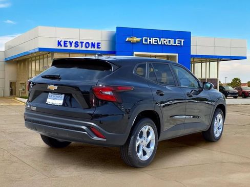 New 2026 Chevrolet Trax LS w/ LS Convenience Package FWD image 7