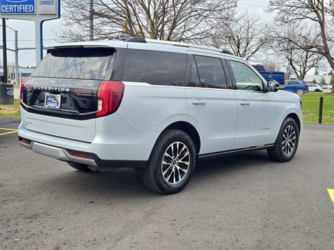 Used 2025 Ford Expedition Platinum AWD/4WD image 4