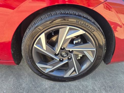 Used 2025 Hyundai Elantra Sport image 14