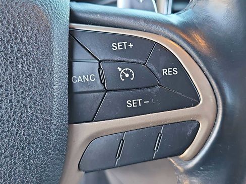 Used 2014 Jeep Grand Cherokee Laredo w/ 18" Wheel & 8.4" Radio Group image 25