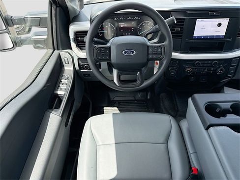 New 2025 Ford F550 4x4 Crew Cab image 14