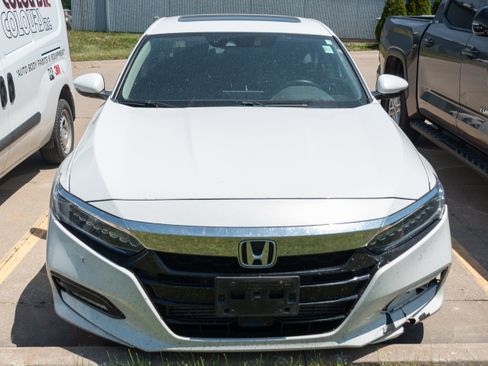 Used 2018 Honda Accord Touring image 3