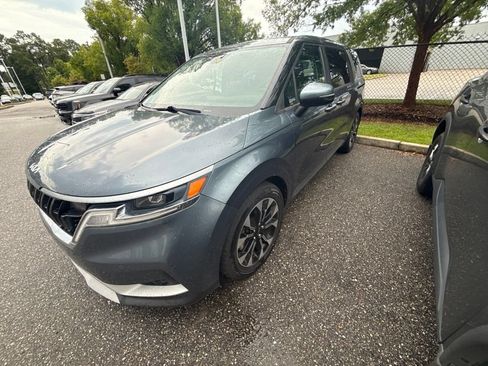 Used 2022 Kia Carnival EX FWD image 15