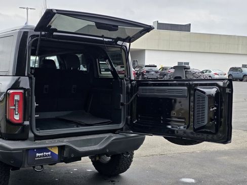 Used 2025 Ford Bronco Badlands image 8