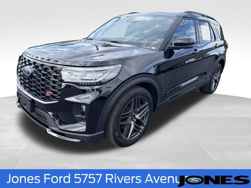 Used 2025 Ford Explorer ST image 3