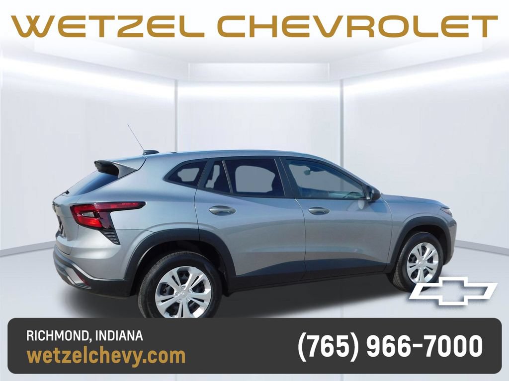 Used 2026 Chevrolet Trax LS w/ Driver Confidence Package FWD image 3