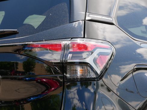 Certified 2025 Subaru Forester Premium AWD/4WD image 17