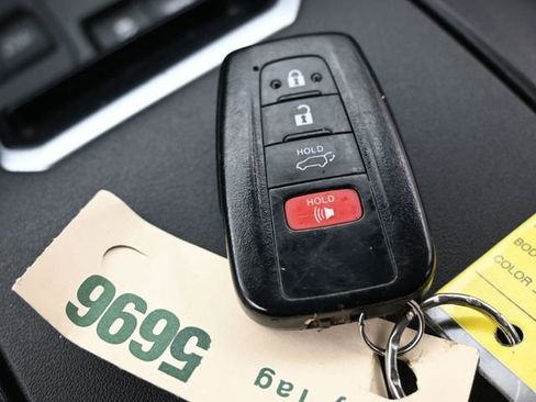 Used 2021 Toyota Highlander LE image 29