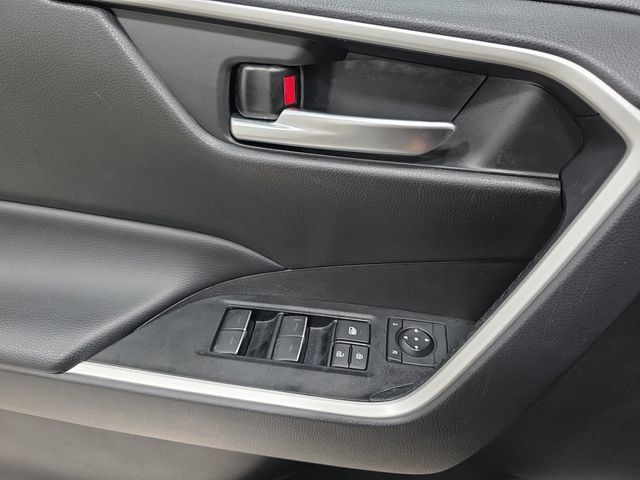 Certified 2025 Toyota RAV4 XLE FWD image 25