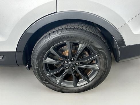 Used 2017 Ford Explorer XLT w/ Equipment Group 202A image 11