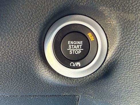 New 2026 Chrysler Pacifica Pinnacle image 17