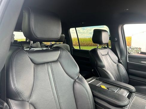 Used 2022 Jeep Wagoneer Series II w/ Flexible Seating Group AWD/4WD image 33