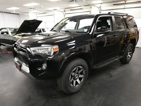 Certified 2023 Toyota 4Runner TRD Off-Road Premium image 3