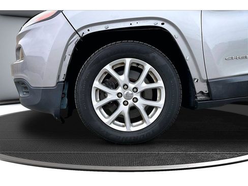 Used 2016 Jeep Cherokee Sport FWD image 6