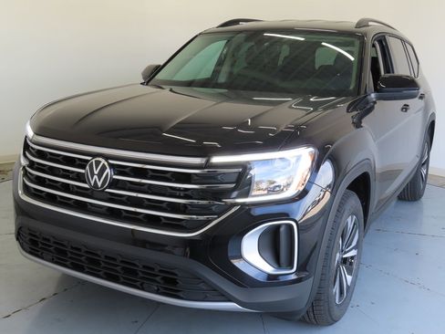 Used 2026 Volkswagen Atlas SE FWD image 8