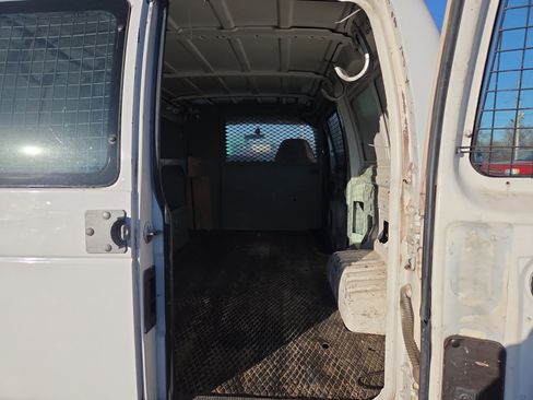 Used 1999 Ford E-350 and Econoline 350 Super Duty image 12