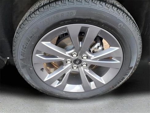 Used 2025 Ford Explorer Active w/ Active Comfort Package image 14