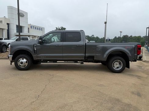 New 2026 Ford F350 4x4 Crew Cab DRW Super Duty image 2