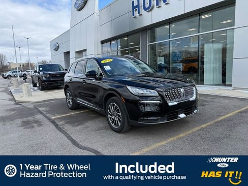 Used 2022 Lincoln Corsair Standard w/ Equipment Group 101A image 10