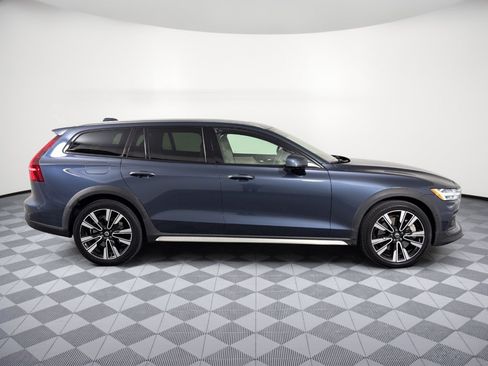 Used 2020 Volvo V60 T5 Cross Country AWD/4WD image 8