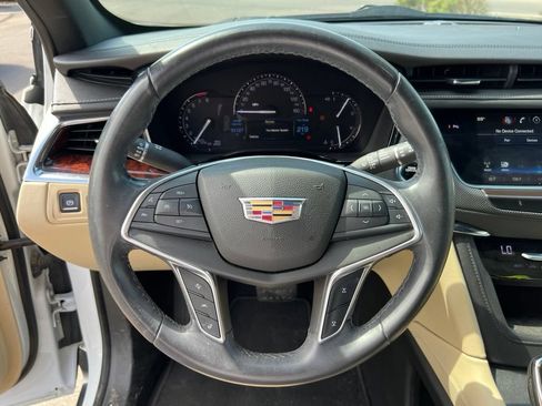 Used 2017 Cadillac XT5 Luxury w/ Driver Awareness Package FWD image 11