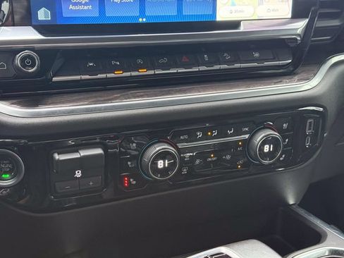 Used 2022 Chevrolet Silverado 1500 LTZ w/ Technology Package AWD/4WD image 27