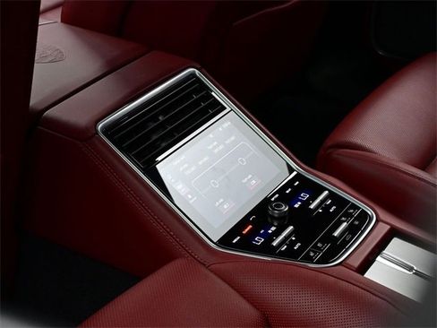 Used 2018 Porsche Panamera 4S image 19