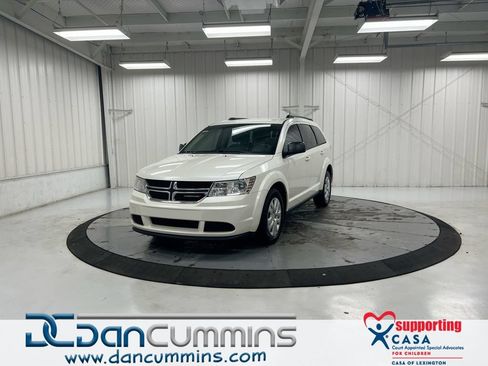 Used 2018 Dodge Journey SE w/ Connectivity Group FWD image 1