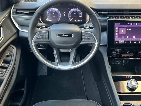 New 2025 Jeep Grand Cherokee 4WD image 14