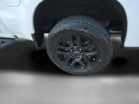 Used 2025 Chevrolet Silverado 1500 LT Trail Boss w/ Convenience Package II image 32