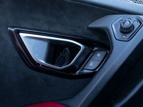 Used 2021 Lamborghini Huracan EVO image 23