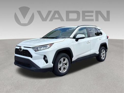 Used 2021 Toyota RAV4 XLE w/ Convenience Package FWD image 1