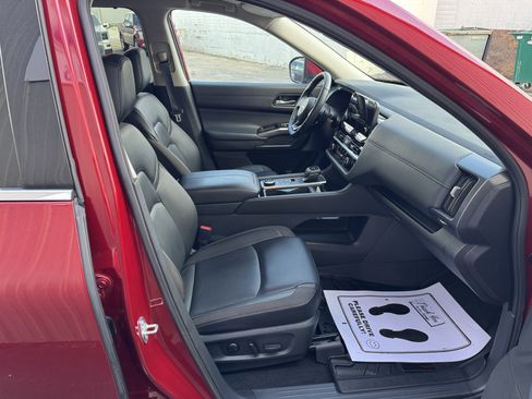Used 2024 Nissan Pathfinder SL AWD/4WD image 24