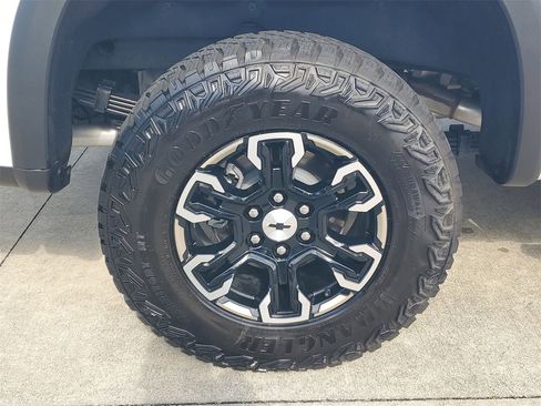 Used 2025 Chevrolet Silverado 1500 ZR2 image 5