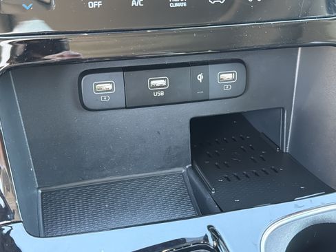 Used 2024 Kia Carnival SX Prestige FWD image 31