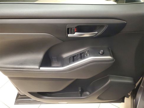 Certified 2023 Toyota Highlander XLE image 20