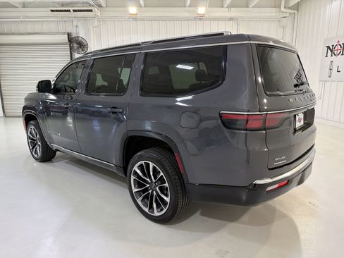 Used 2022 Jeep Wagoneer Series III w/ Premium Group I AWD/4WD image 27