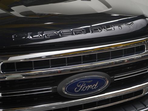 Used 2022 Ford F350 Lariat w/ Chrome Package image 32