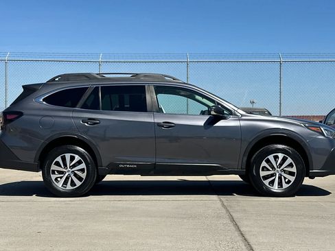 Used 2022 Subaru Outback Premium AWD/4WD image 2