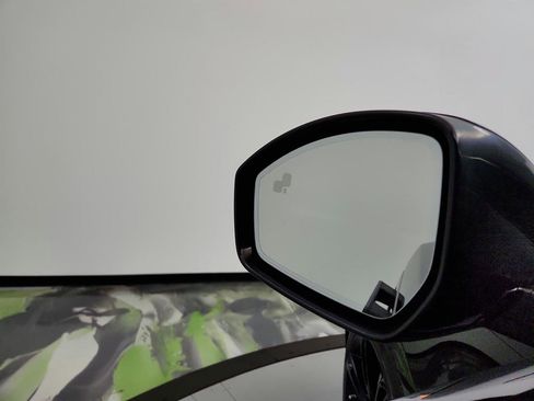 Used 2018 Land Rover Range Rover Velar R-Dynamic SE image 15