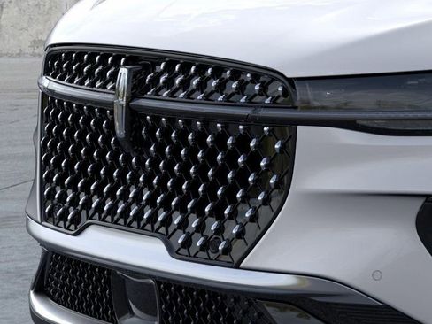 New 2026 Lincoln Nautilus Premier image 17