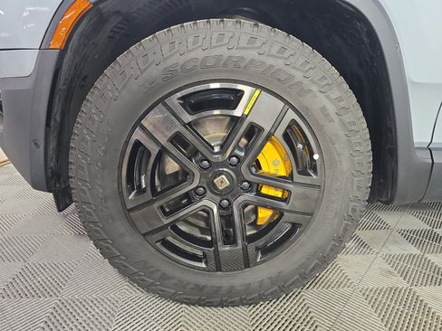 Used 2024 Rivian R1T Adventure AWD/4WD image 8