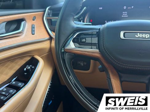 Used 2023 Jeep Grand Cherokee Summit AWD/4WD image 17